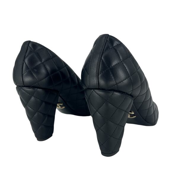 Chanel 2022 Quilted Interlocking Cap Toe CC Logo Pumps - Picture 9 of 13